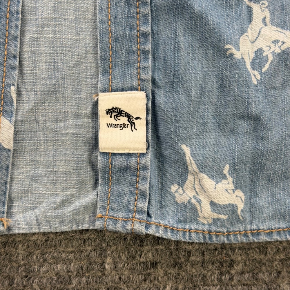 Wrangler Light Blue Denim Button-Down Western Shirt with White Horse Print - Picture 5 of 11